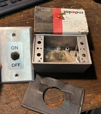 NEW Red Dot Outlet Box 1/2" Wet Location 3-Hole IH3-1-LM Silver - w/ON-OFF