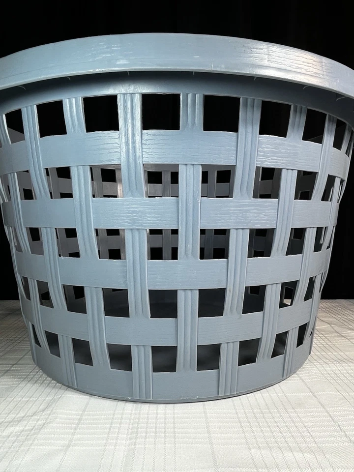 Vintage Rubbermaid 2966 Country Blue Roughneck Weave Round Basket Laundry  - Image 2 of 4