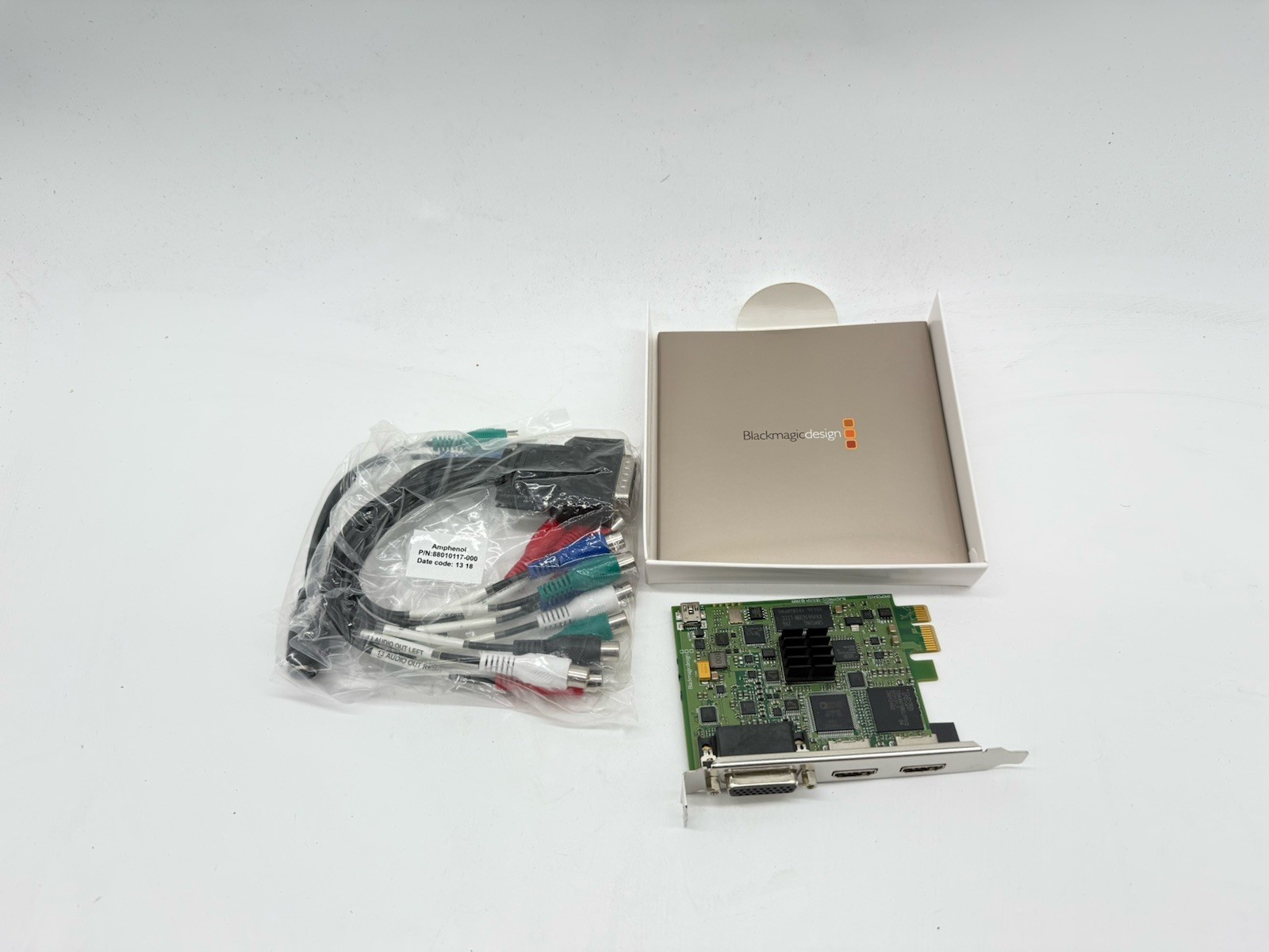 как выглядит Blackmagic Design Intensity Pro Capture Card with Analog Breakout Cable фото