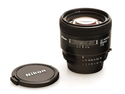 Nikon Portrait Teleobjektiv AF Nikkor 1.8 / 85 mm für Nikon AF Mount