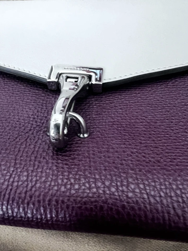 Bandolera Burberry Derby piel de becerro bicolor pequeña Macken rojo caoba piedra caliza Foto 2 de 4