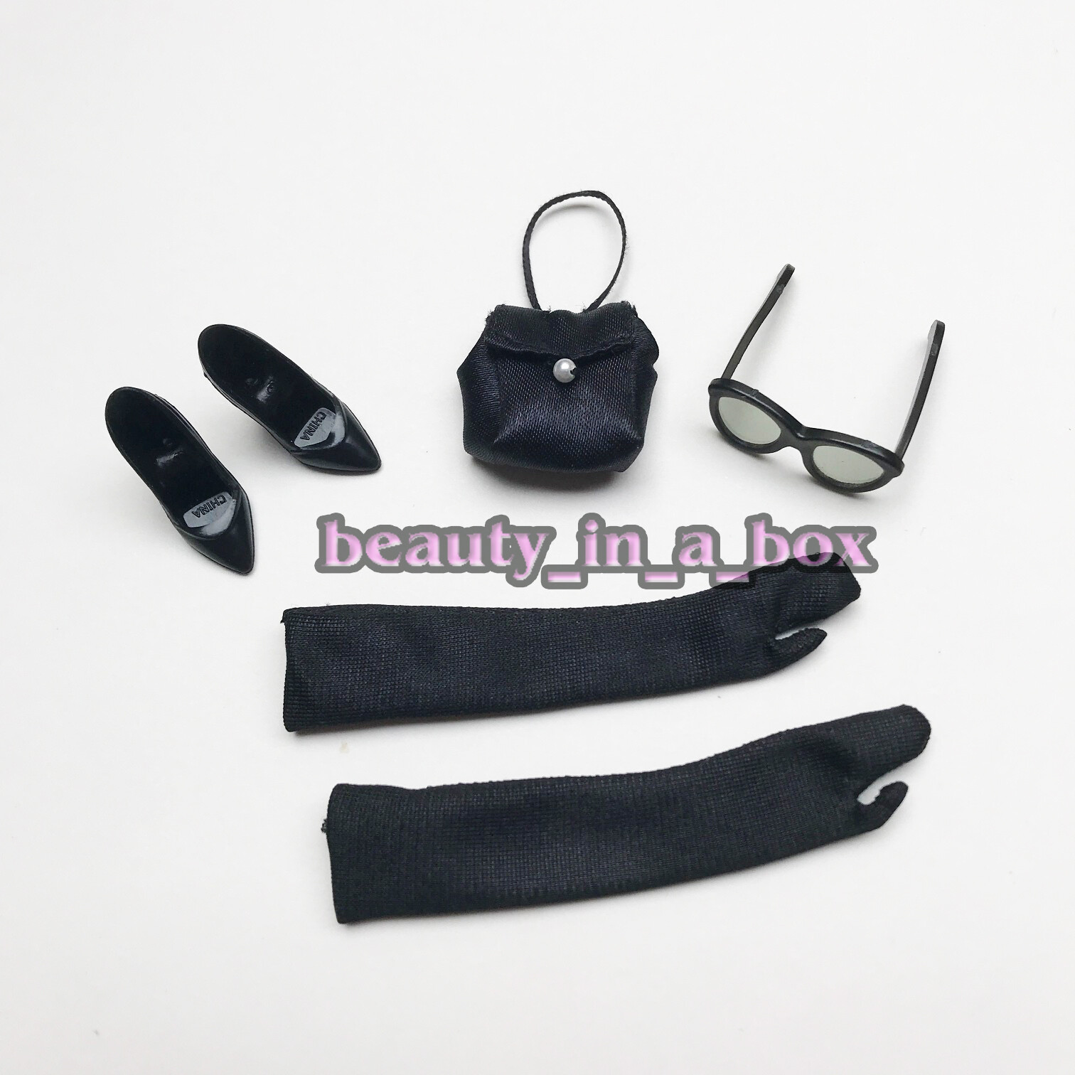 Breakfast at Tiffany's Givenchy Audrey Hepburn Doll Barbie Fashion Tiara Cup thumbnail 4