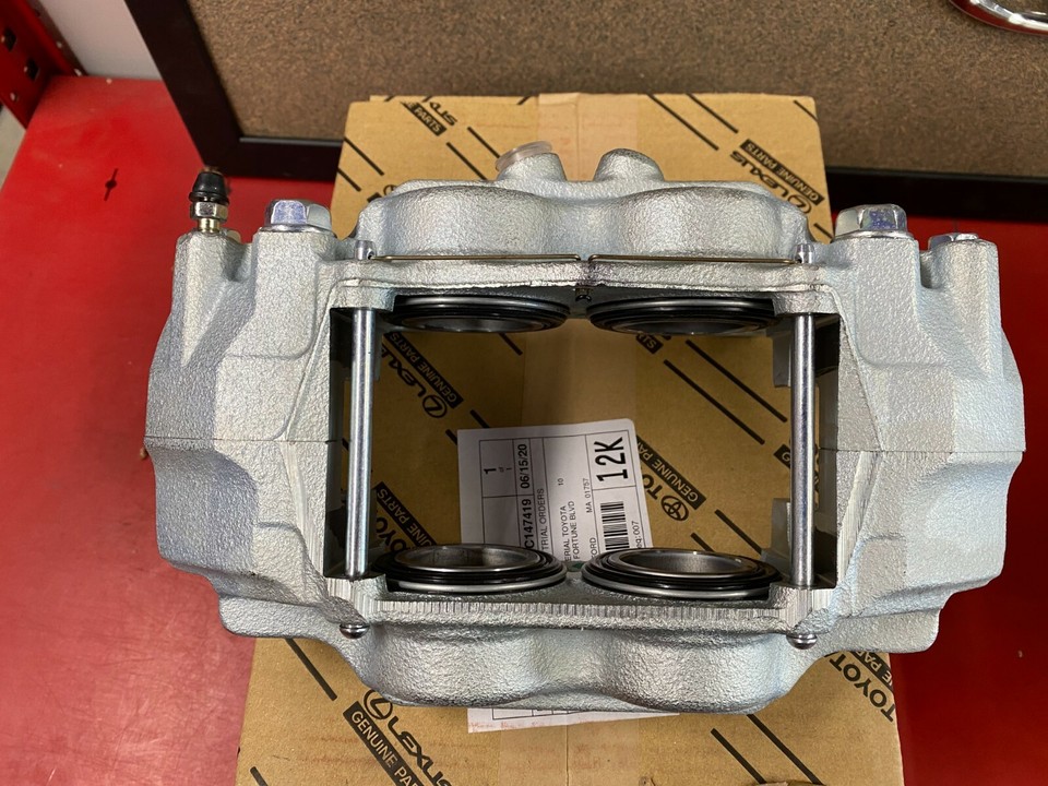 20102015 LEXUS GX460 GENUINE OEM NEW FRONT DISC BRAKE CALIPERS (2) eBay