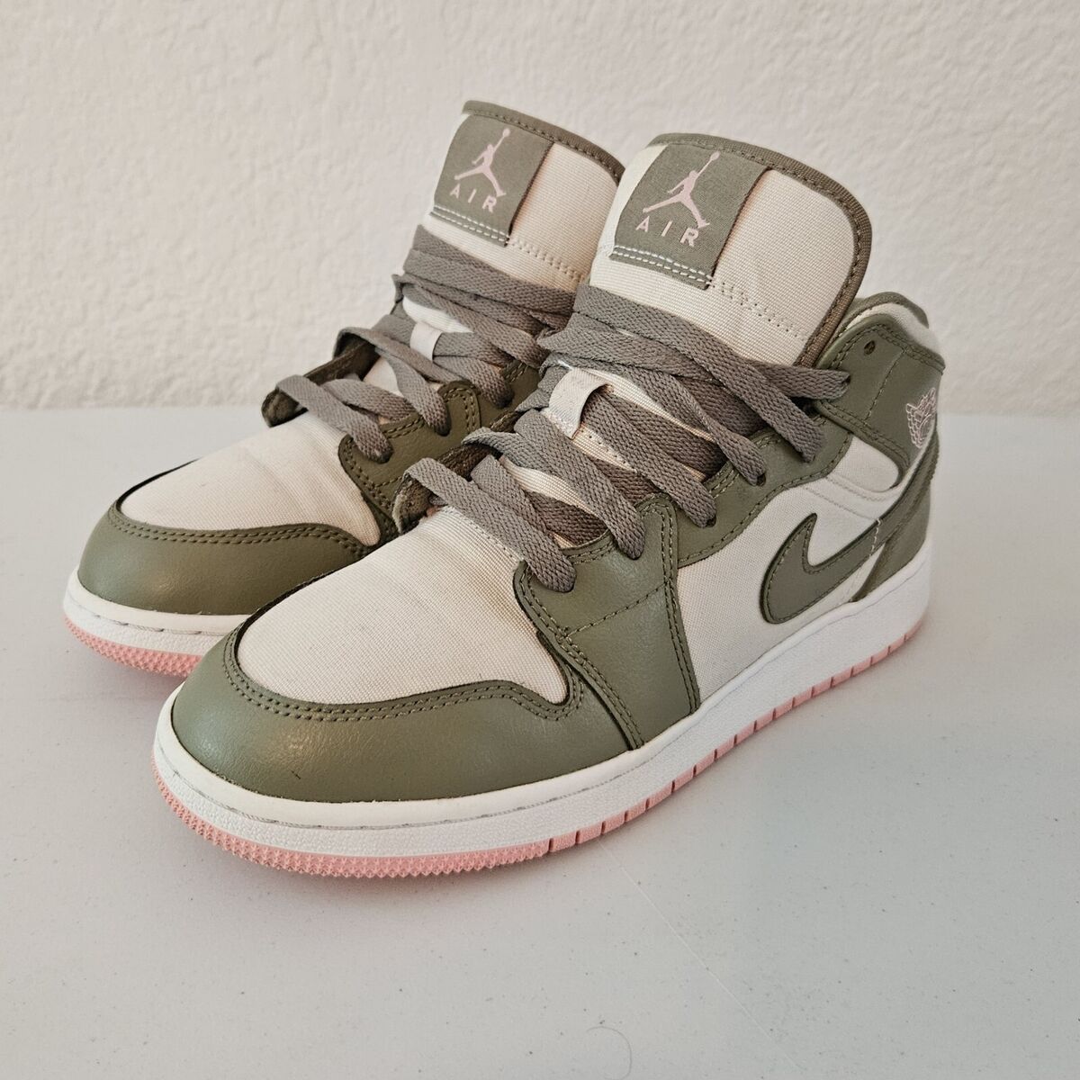 Nike Air Jordan 1 Mid Trooper GS Bleached Coral Sneakers Nike Air Jordan 1 Mid Trooper GS Bleached Coral Sneakers
