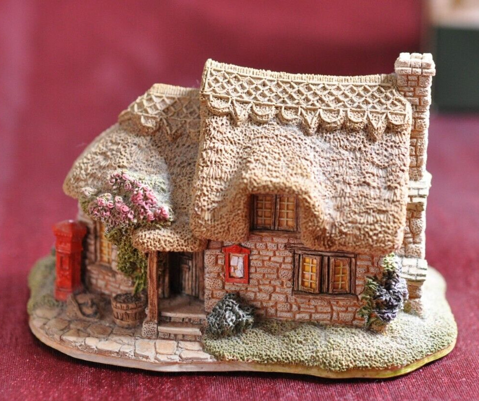 Lilliput Lane - Penny's Post Lilliput Lane - Penny's Post