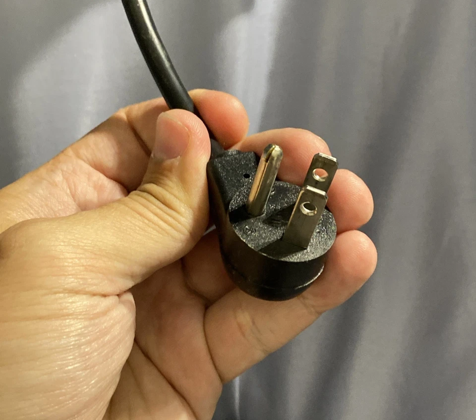 APC BE650G1 650VA 390W Back-UPS with 8-Outlet - Image 3 of 4