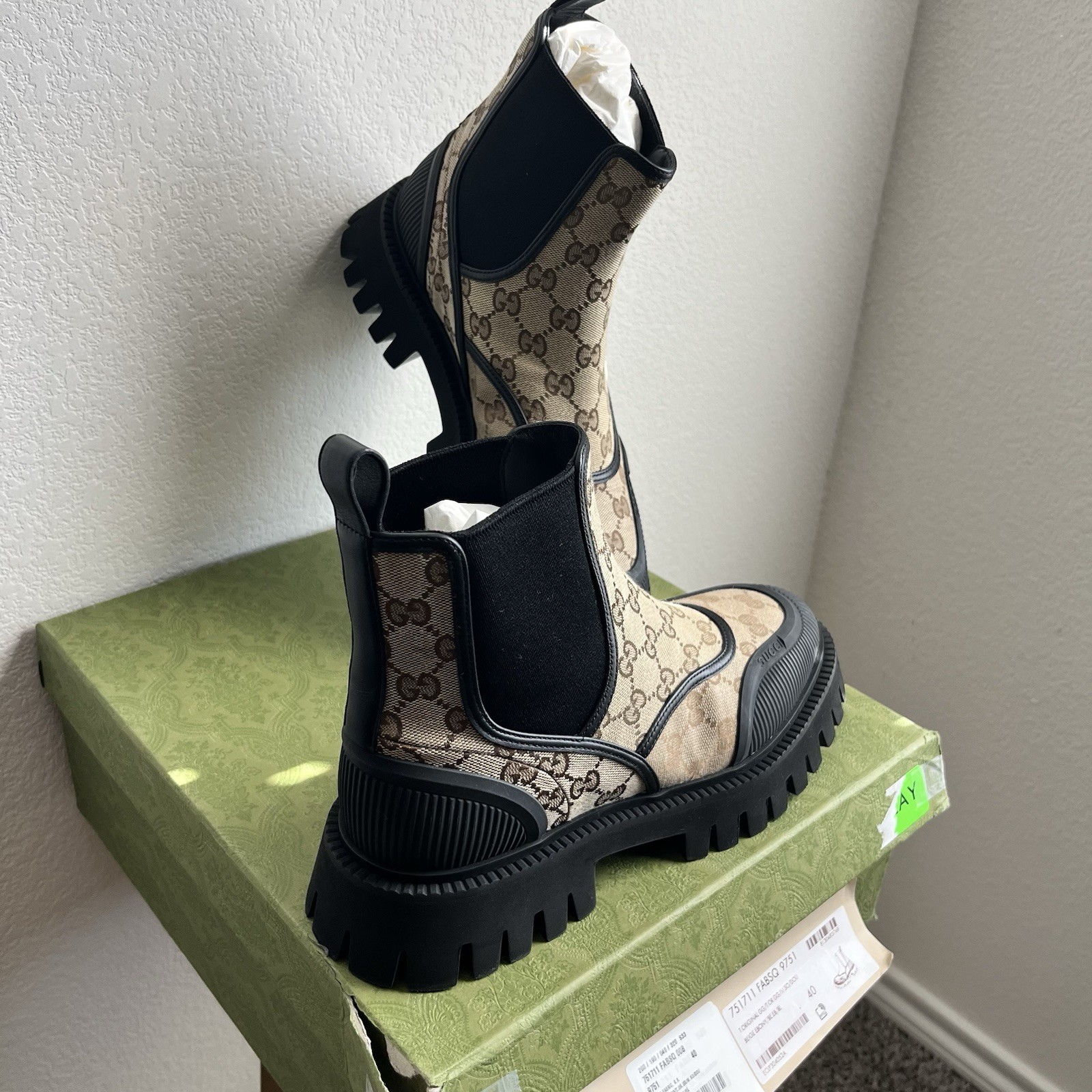 NEW Women’s GG Gucci Canvas Tan and Black Monogram Ankle Boots - EU 40/US 10 thumbnail 6