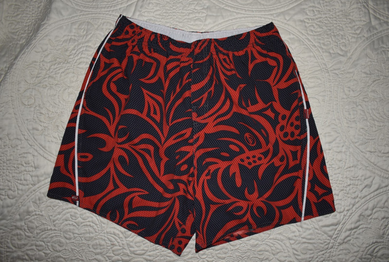 Vintage Y2K  Mens Quiksilver Red Floral Tribal Print Trunks Board Shorts Surf