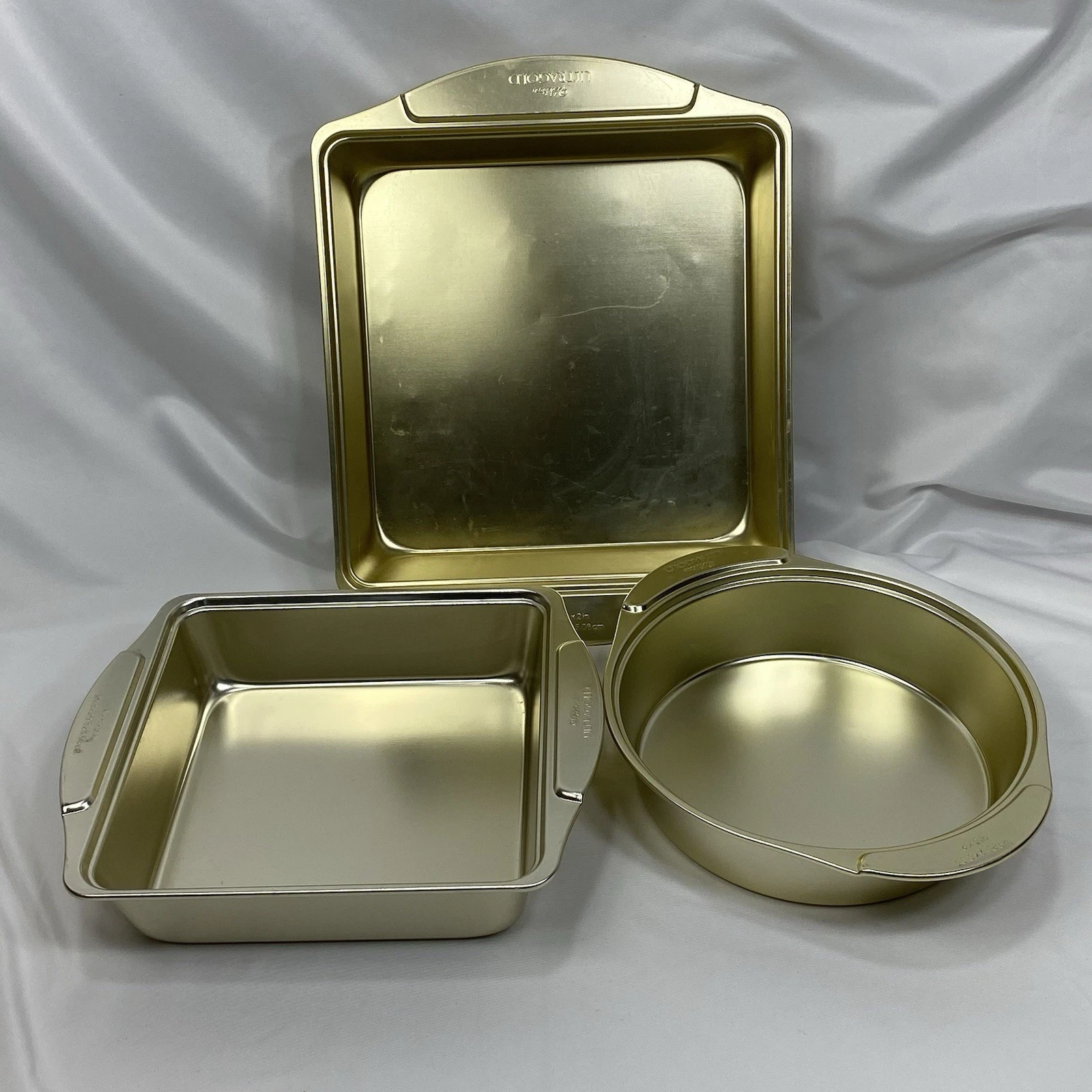 Lot of 3 WILTON ULTRAGOLD Cake Pans Baking 2 Square 1 Round