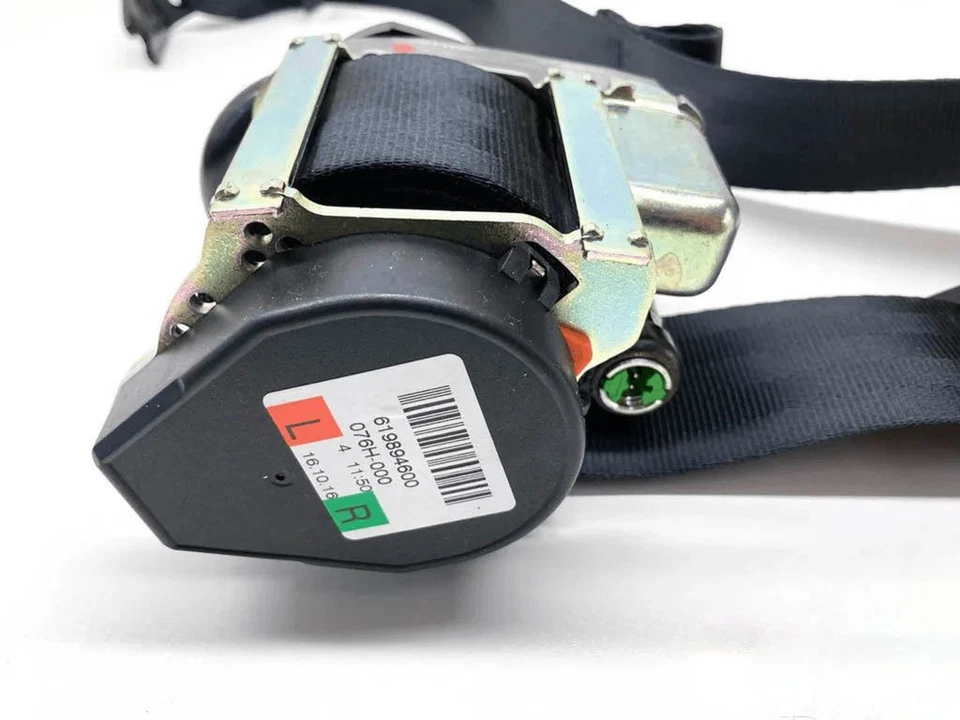 Volvo V40 2016 Rear Seat Belt 31292072 - Image 4 of 4