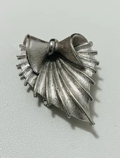 Vintage Coro 1950/1960 Silver Tone Furled Bow Brooch