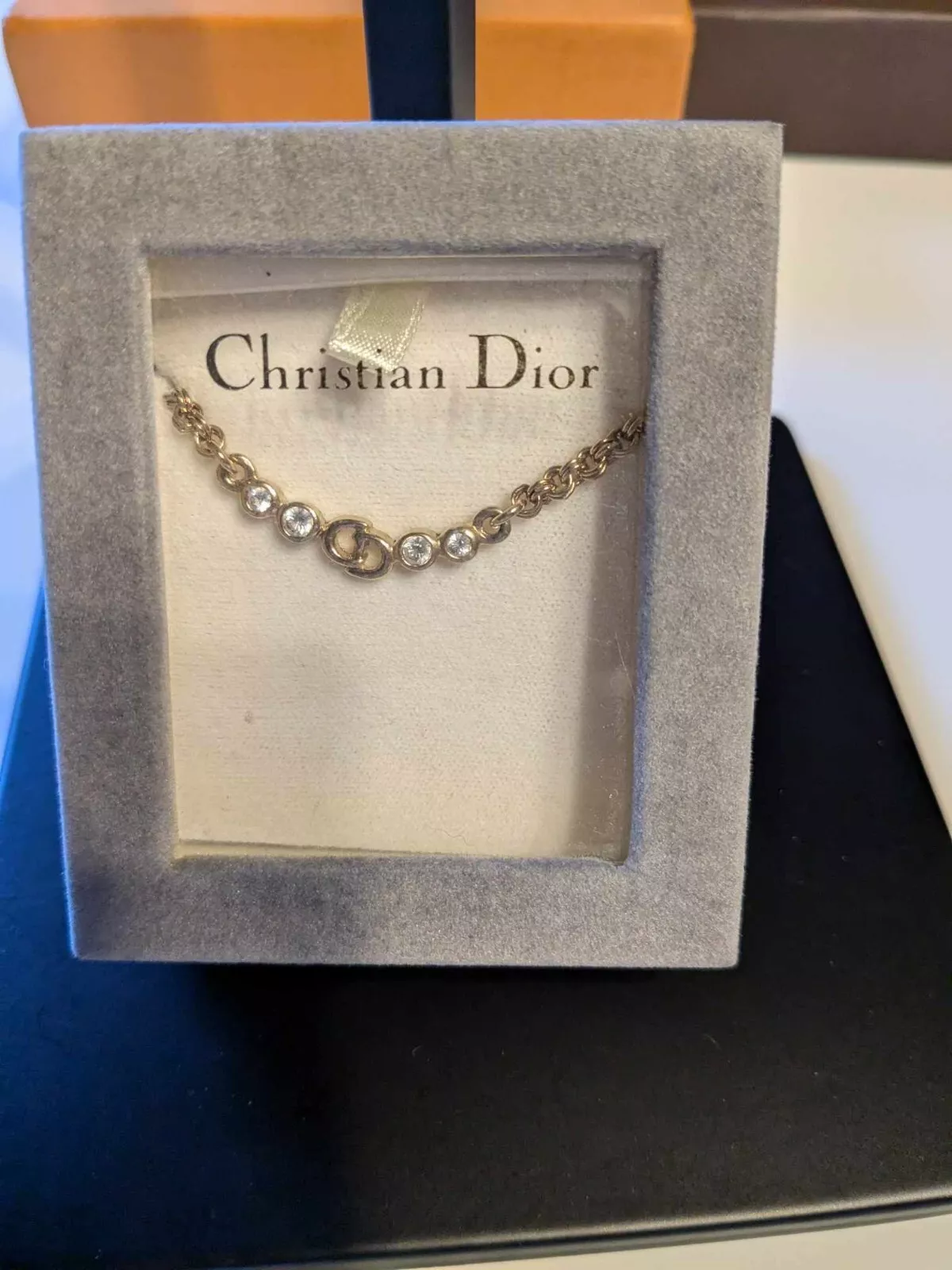 Collier logo Christian Dior CD collier strass or accessoire bijoux métal