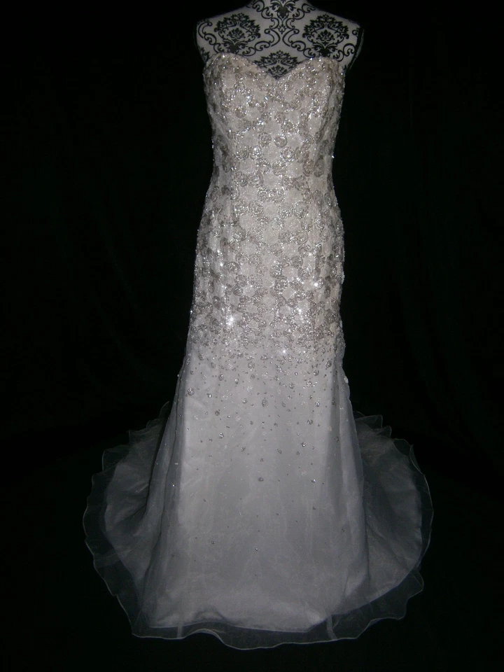 Vestido de novia Alfred Angelo 251 Elsa 10 de la colección Disney $1,699 Foto 3 de 4