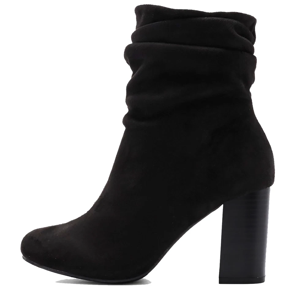 NUEVO EN CAJA Bota Catherine Malandrino Acanalada Aplastada Negra Gamuza Tobillo IDA 7 o 7.5 NUEVA Foto 3 de 4