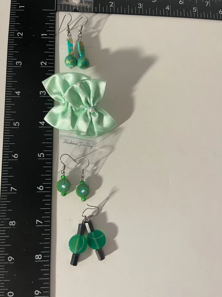 Pendientes perforados de tela hemitita de resina 4 pares verde 1" hechos en EE. UU. L6 Foto 2 de 4