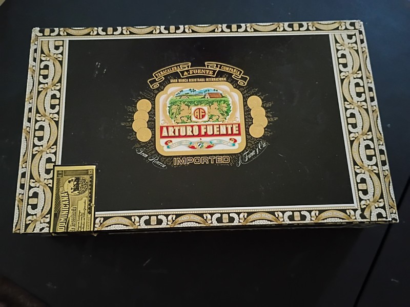 ARTURO FUENTE Chateau Fuente KING T empty Wood Cigar Box Red Bumpers Humidor BIG