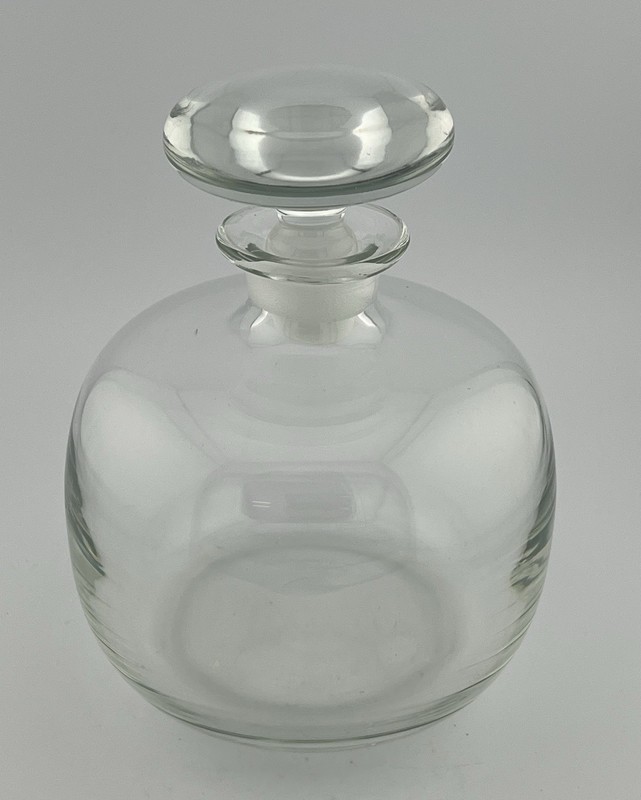 32oz Round Clear Hand Blown Glass 6 1/2” Tall Decanter With Stopper