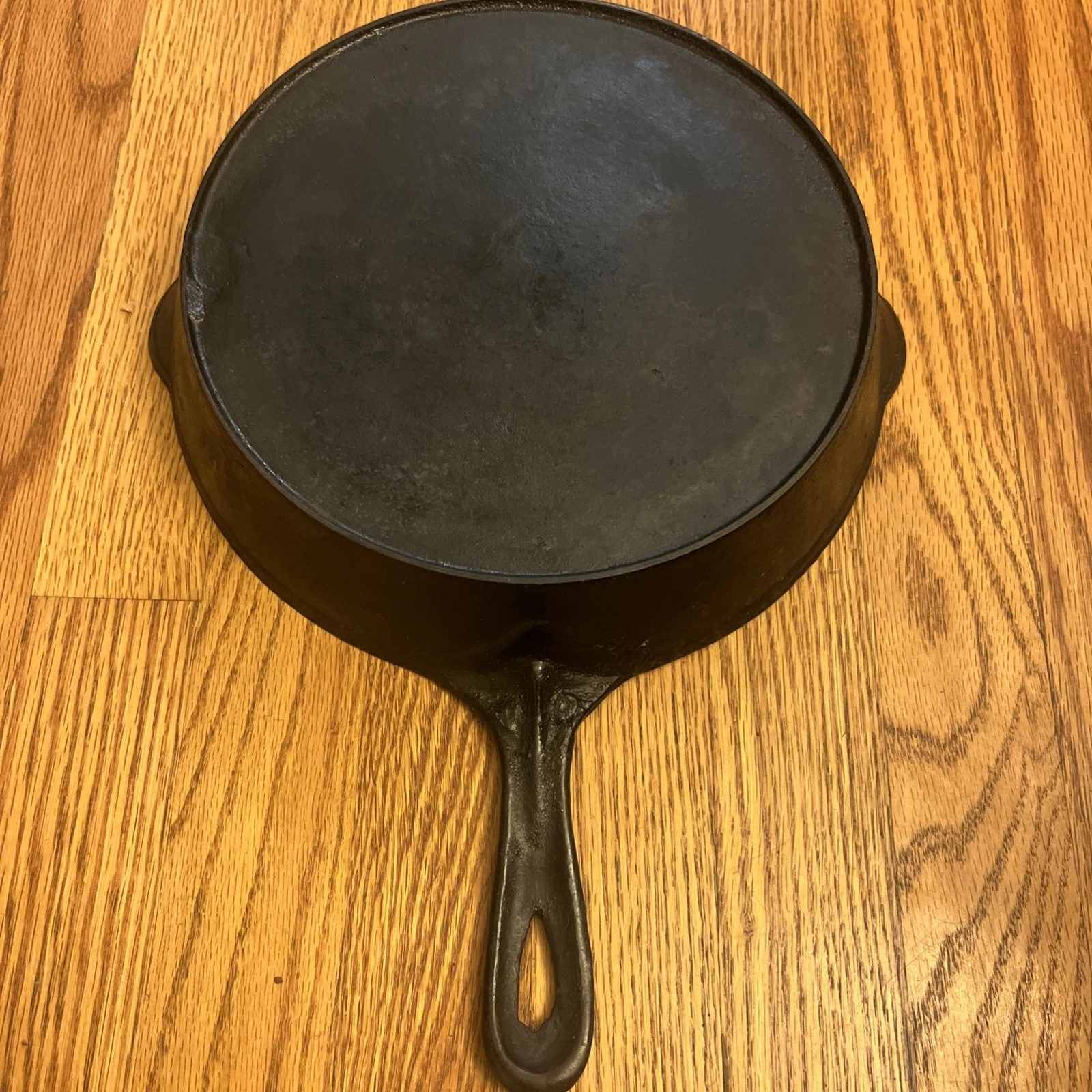 Early “Wagner” ? Unmarked No 8 Cast Iron Skillet heat ring Flat Gate Thin Lite