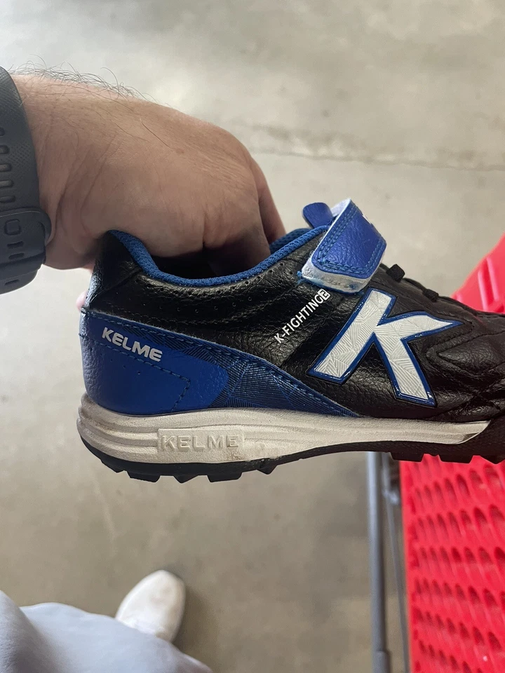 Chuteira de futebol Kelme Fighting couro K - Imagem 2 de 4