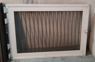 Pferdestall Drehfenster mit Eisengitter/Sicherheitsglas 132x85 cm Feuchtgruber 