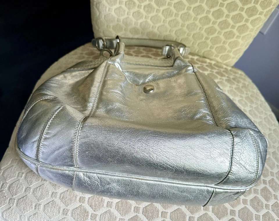 Hogan Silver Leather Hobo Shoulder Handbag. perfect for Any Season   ￼ - Image 3 of 4