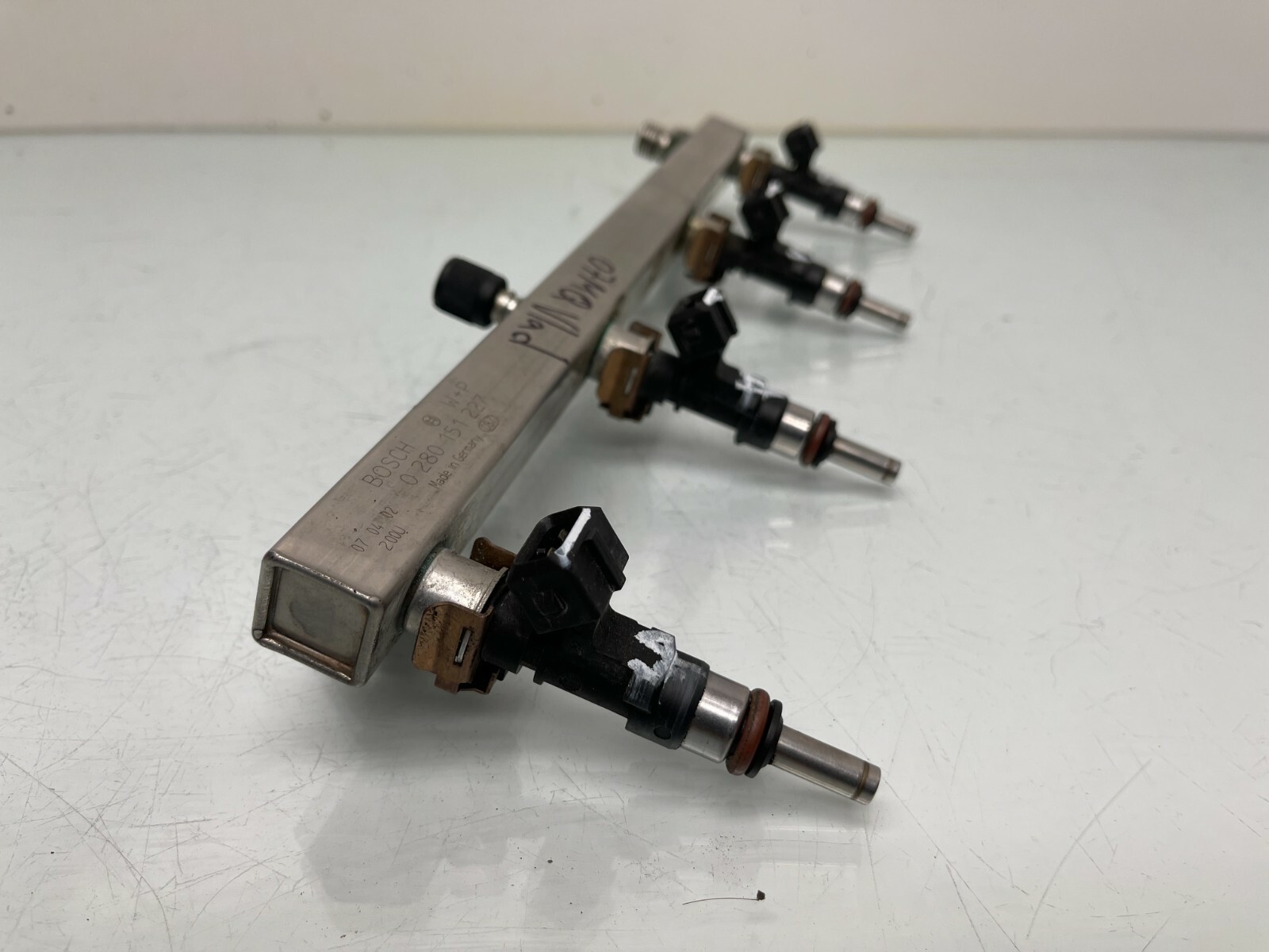 2007 Maserati Quattroporte 4.2L engine RIGHT FUEL INJECTOR RAIL W/ INJECTORS OEM
