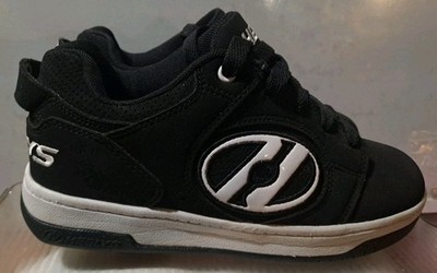 Heelys Voyager Youth Size 4 Women s 5.5 Roller Skate Shoes BLACK WHITE Wheeled