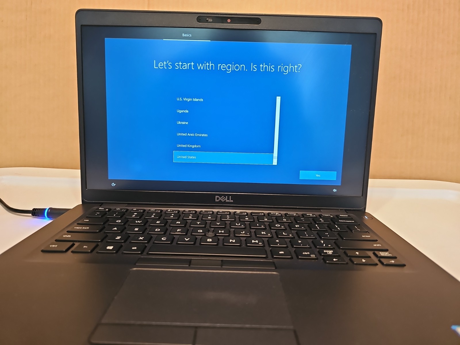 Dell Latitude E5400, 14-Inch Laptop, with Intel Core i5 8th Gen., 256 GB SSD (Solid State Drive), Windows 10 Home