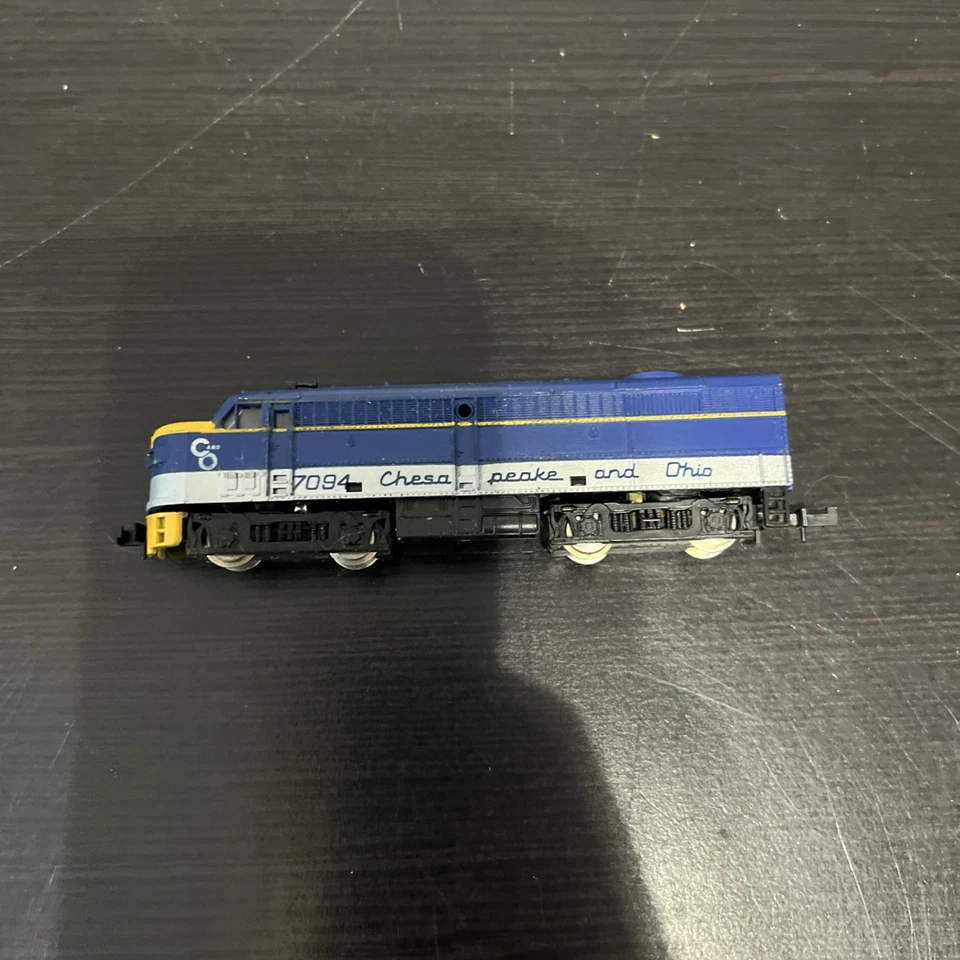 [T-N] MRC N Alco FA locomotive Chesapeake and Ohio #7094 Dummy Unit - No Motor - Image 2 of 4