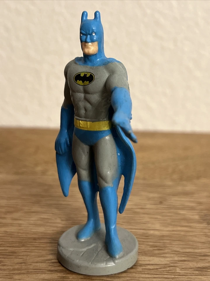 БЭТМЕН В СЕРОМ И СИНЕМ КОСТЮМЕ DC COMICS 3,5» ФИГУРКА ПВХ (1988) ИГРУШКА - Изображение 2 из 4