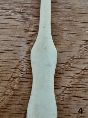 Collection of Four Antique Hand Carved Cow Bone Spoons - Length: 12 cm - Picture 4 of 19