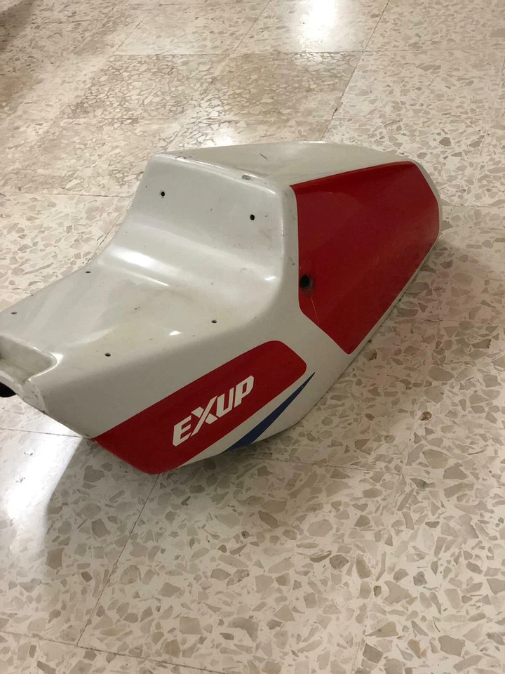 Codone Yamaha Fzr 750 R OW01 da riverniciare  - Imagem 2 de 4