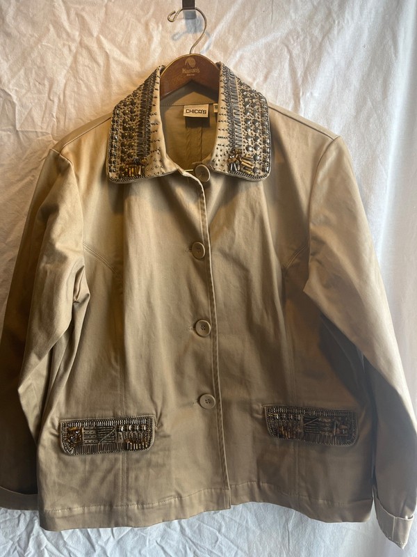 Chicos Beige Tan Beaded Collar and Pockets Blazer Size 2 or Medium Dressy