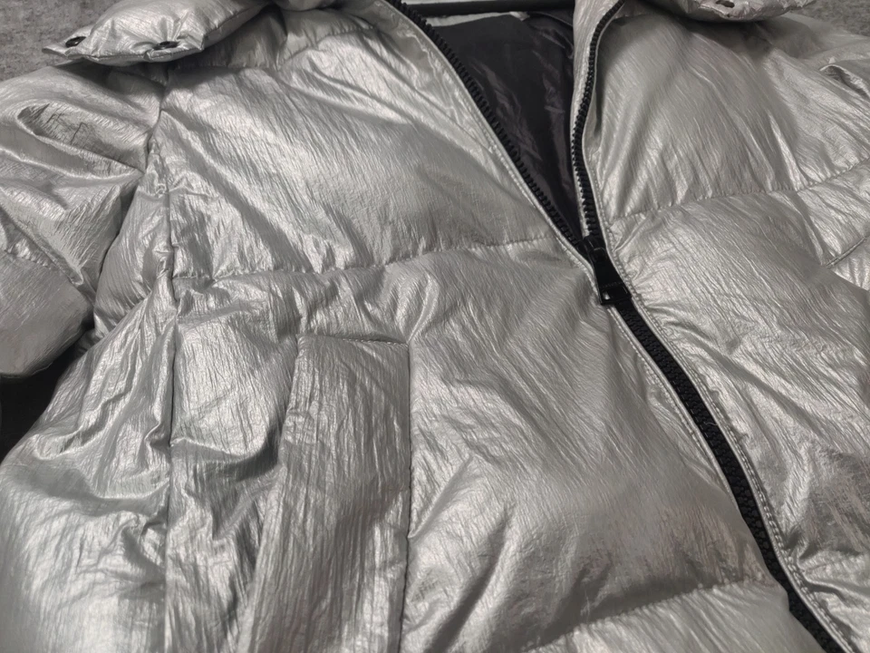 Abrigo de invierno Calvin Klein para mujer M metálico plateado con capucha cremallera completa acolchado Foto 3 de 4