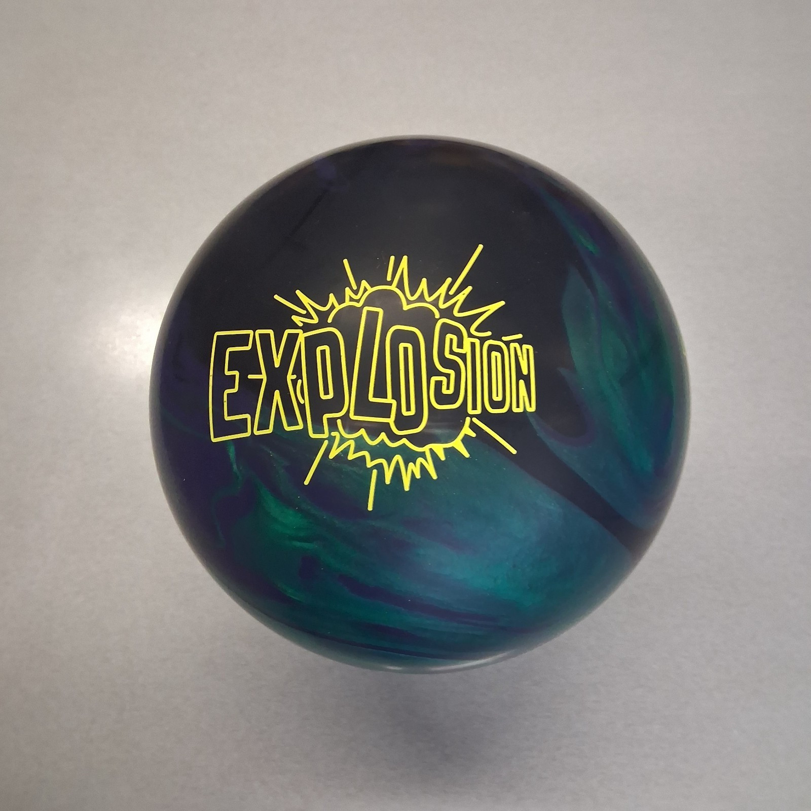 Columbia 300 Explosion Bowling ball  1st quality  BOWLING ba