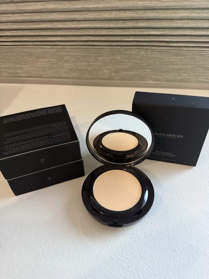 Laura Mercier Smooth Finish Foundation Powder 1N1 01 ~ 9.2 g / 0.3 oz NEW!! - Image 4 of 4