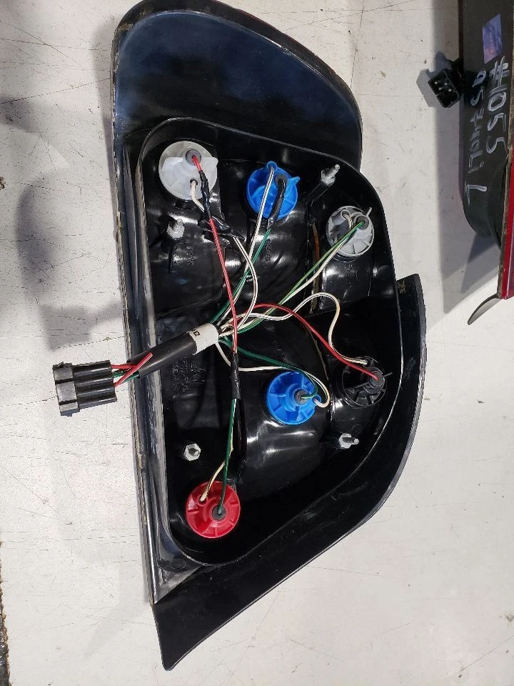 Luzes traseiras esquerda e direita AFTERMARKET - 1995 BMW 740I E38 Euro Spec automático - OEM - Imagem 4 de 4