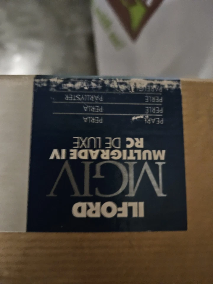Ilford Multigrado IV RC De Luxe Pearl 8x10 100 hojas blanco y negro papel fotográfico caja abierta Foto 2 de 2