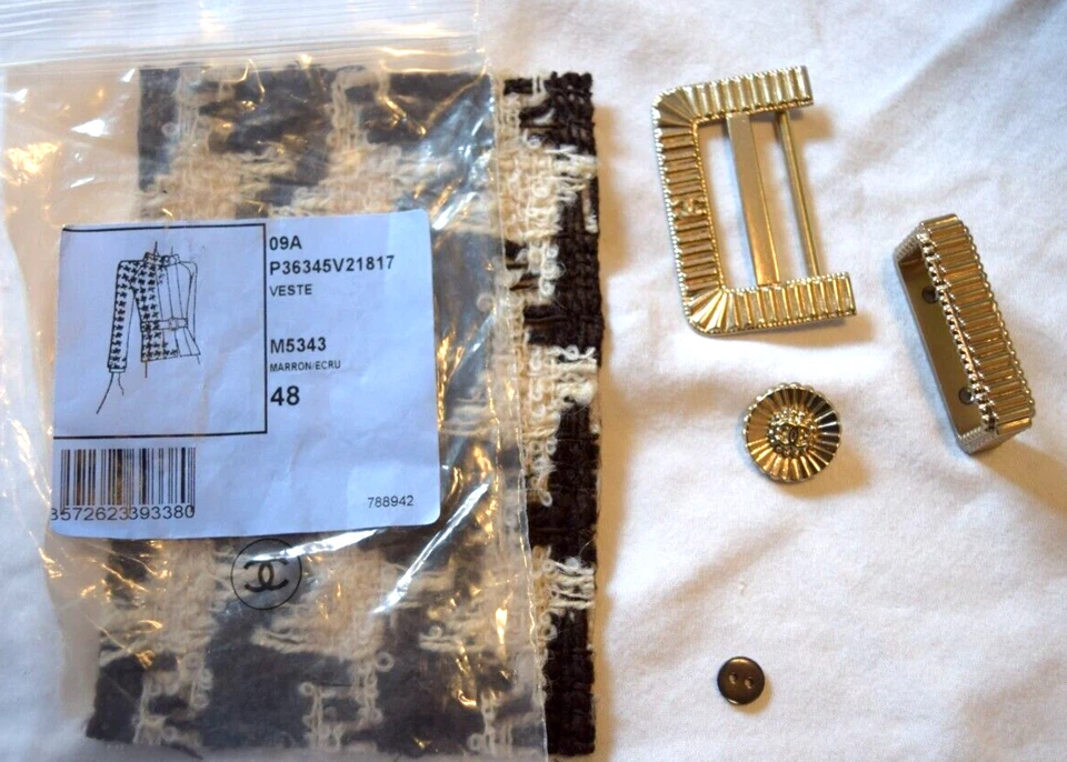 CHANEL 100% Authentic Silver Buckle & Button and 2 Brooches  Kit CC Logo M5343 - Image 2 of 4