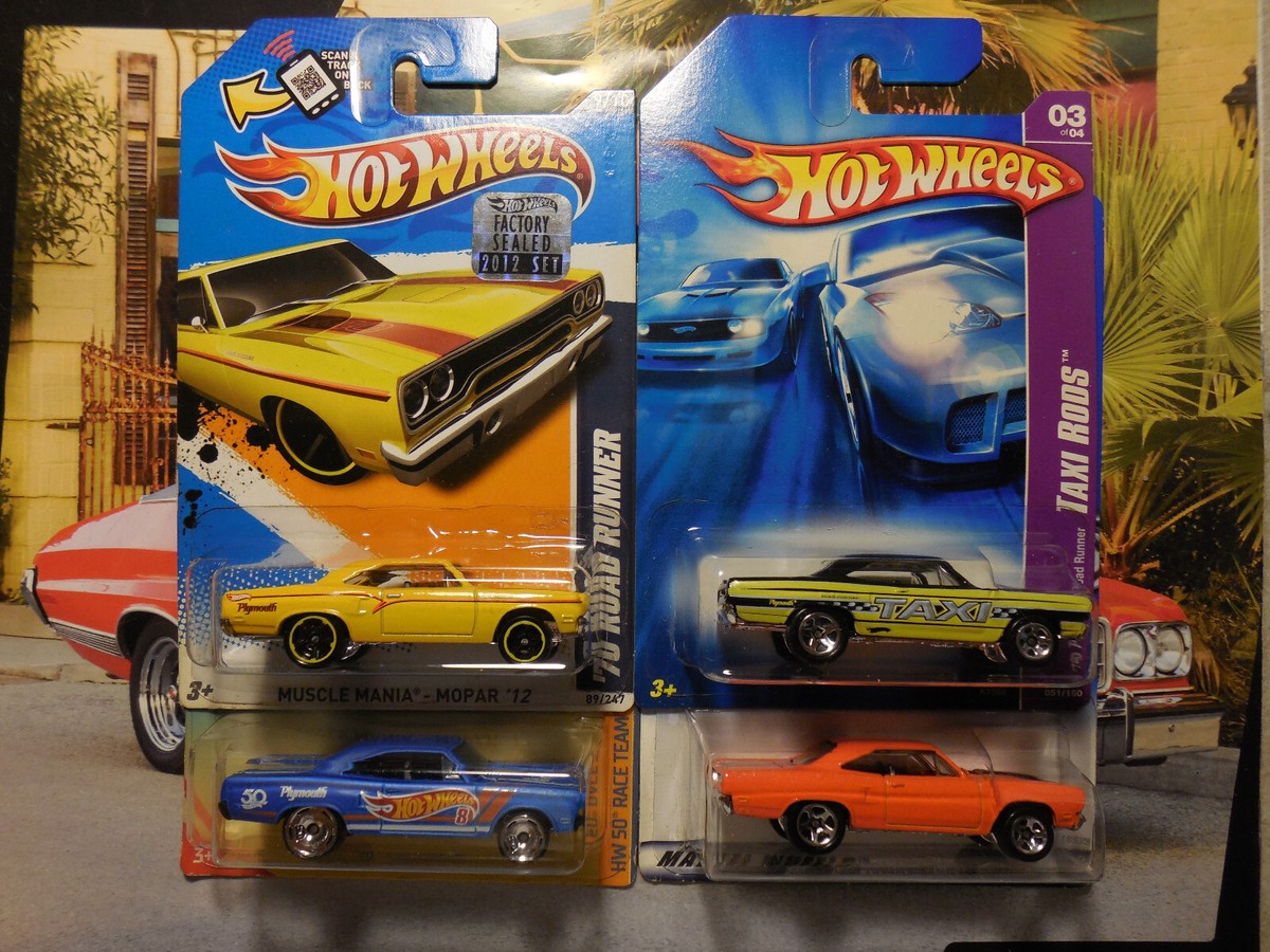 HOT WHEELS '70 ROAD RUNNER LOT 4 1970 ROADRUNNER RACE TEAM FIRST
