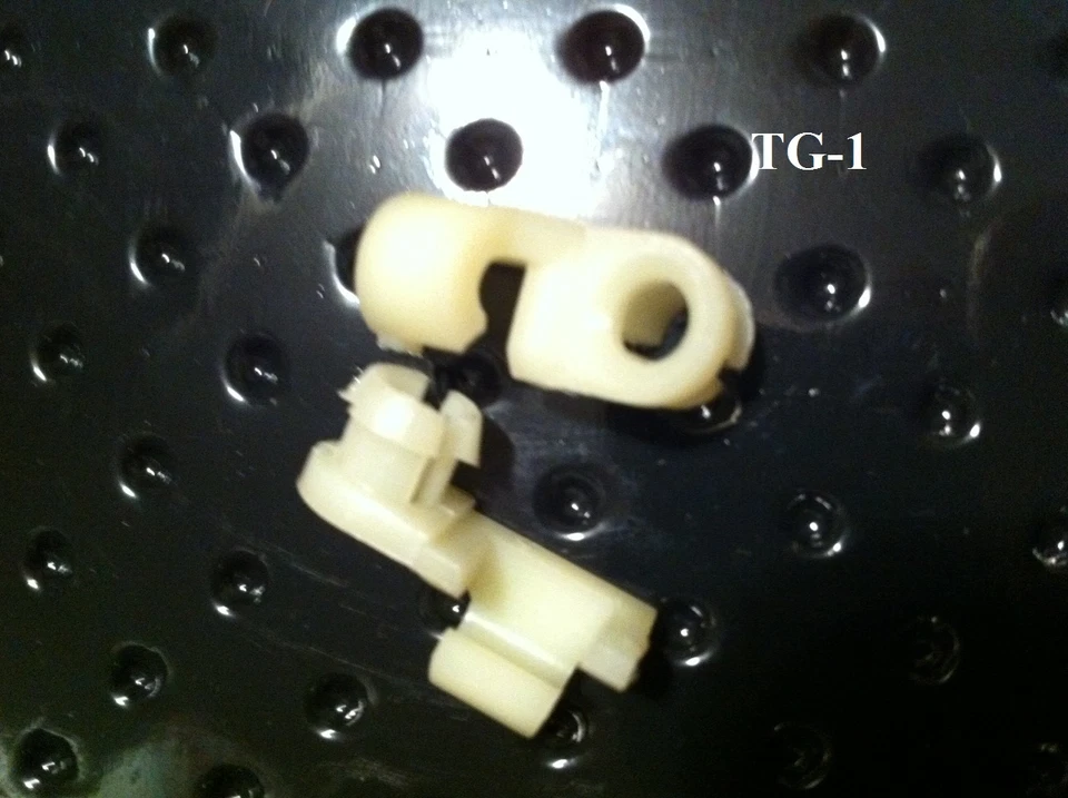 Chevy Silverado GMC Sierra C&K SERIE 1500 2500 3500 CLIPS DE CIERRE DE PUERTA TRASERA TG1 Foto 3 de 4