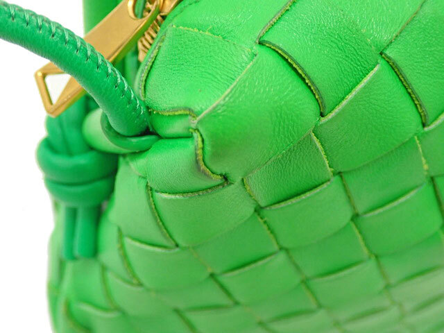 【BOTTEGA VENETA】ミニループレザーカメラバッグ ブラックミニ ループ カメラバッグ| Bottega Veneta® 日本
