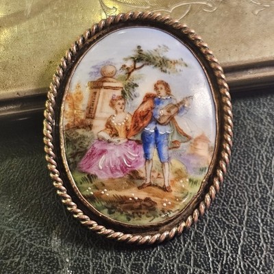 Vintage Brosche Limoges Scène Galante Gitarrist 57x42 mm
