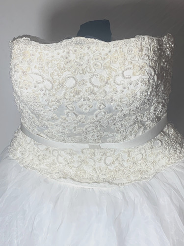 Oleg Cassini wedding dress, Size 14  style 9158  White Stunning