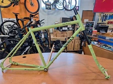 Surly Disc Trucker 50cm Pea Lime Soup Green 26er Do Everything Touring Frame