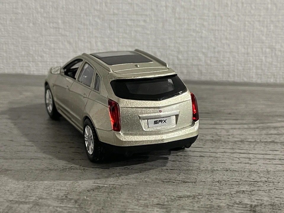 CADILLAC SRX SUV 1:43 SCALE RARE GOLD TONE HTF CAR DIECAST COLLECTORS MODEL GIFT - Image 2 of 4