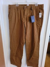 Men  s NWT GAP Chinos Brown Size 36 x 32