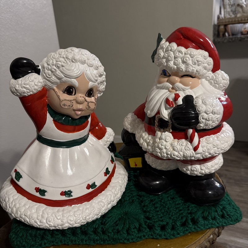 VTG  Large Ceramic Atlantic Mold Winking Santa Claus & Mrs Claus Waving 11"&13" 