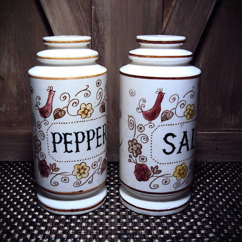 Vintage Salt Pepper Shakers Japan Folk Art Bird Flowers Farmhouse Primitive Deco