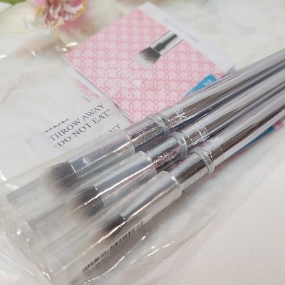 It Cosmetics LOVE BEAUTY FULLY Set of 3 Small Eye Shadow Brushes 220 SEALED NIP